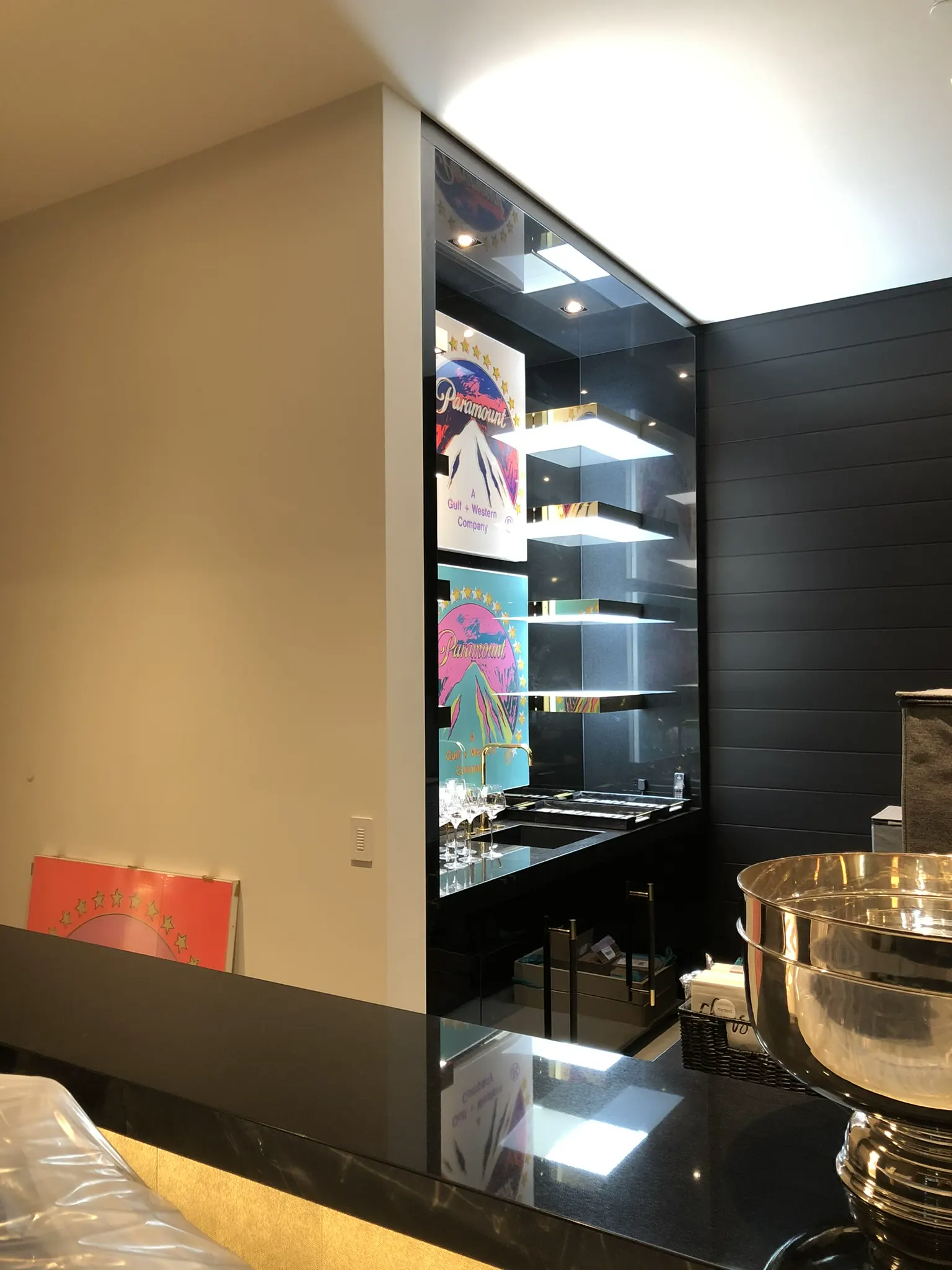 Illuminated display cabinet with glass shelving